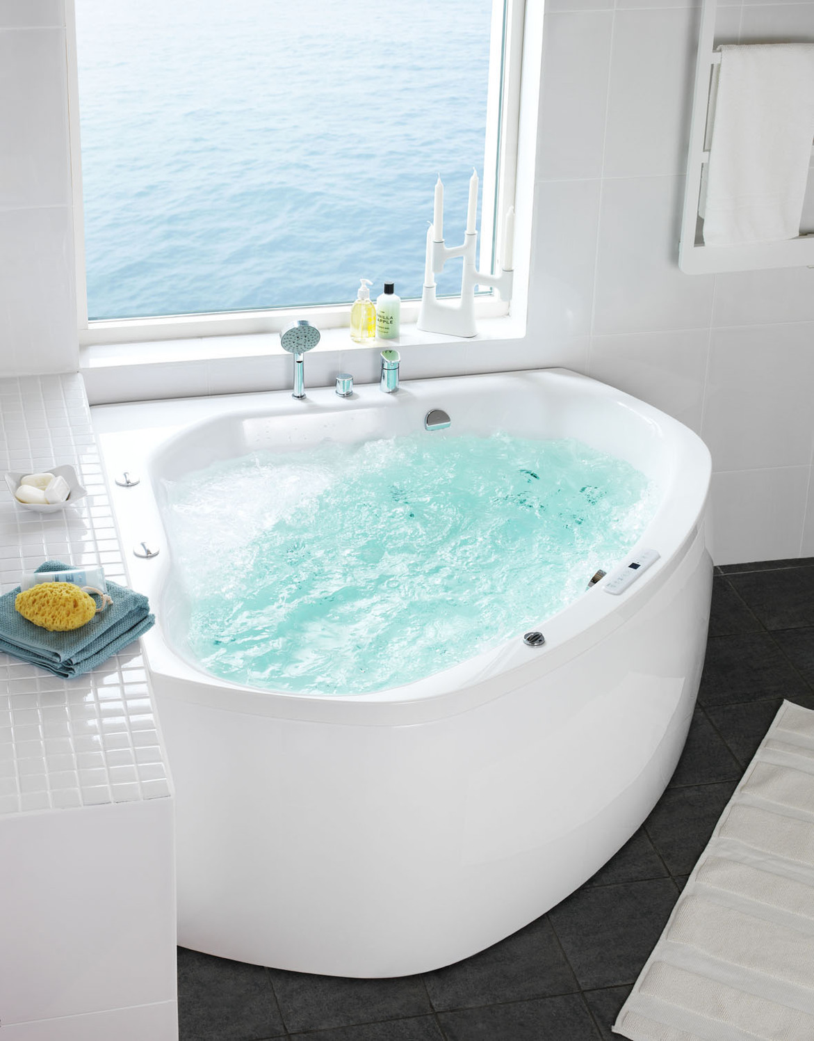 Hafa-Aqua-140-Corner-badekar_1454076_Badekar_For-innbyggingpanel Hafa Aqua 140c front